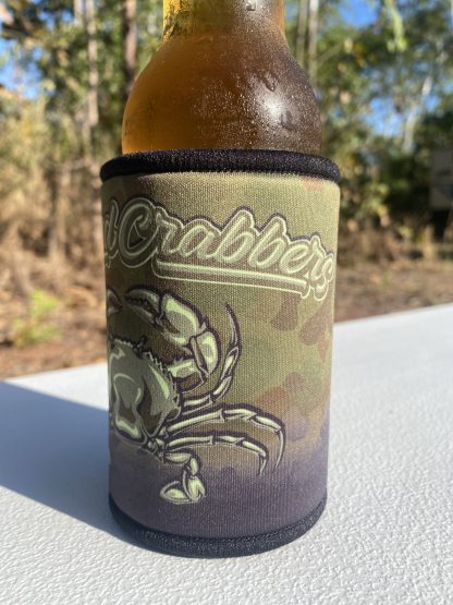"Gulf Mud Crabbers" GREEN Stubby Holder - Image 5