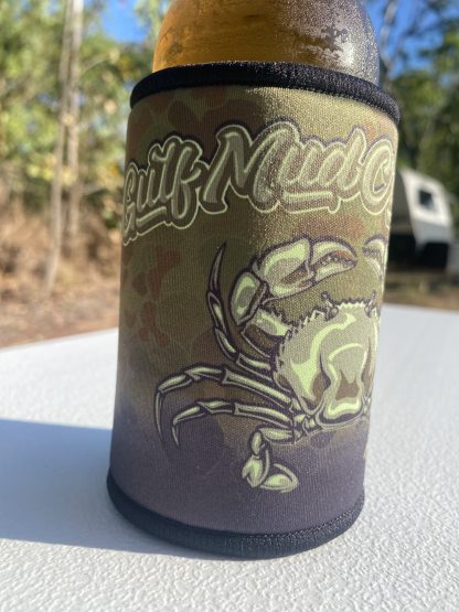 "Gulf Mud Crabbers" GREEN Stubby Holder - Image 4